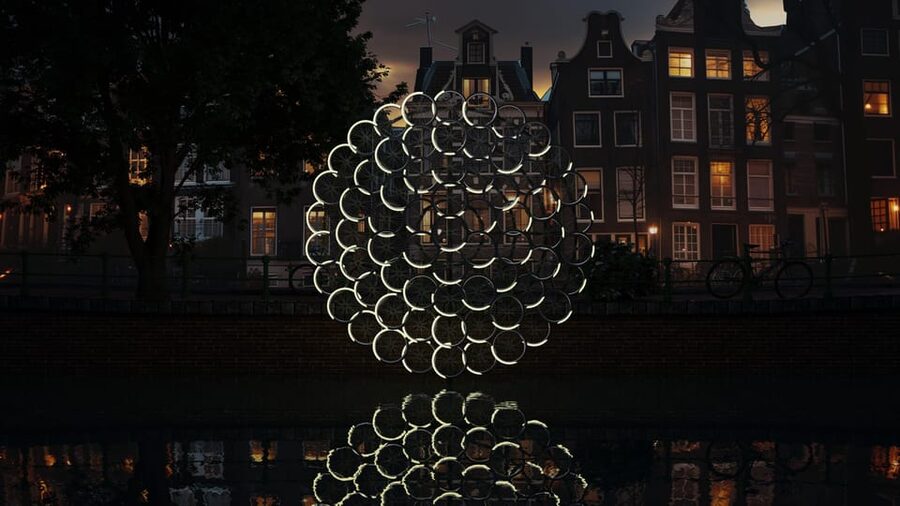 Amsterdam: Light Festival Canal Cruise w/Snack and Hot Drink - KINboat’s electric-boat comfort plan for cold evenings