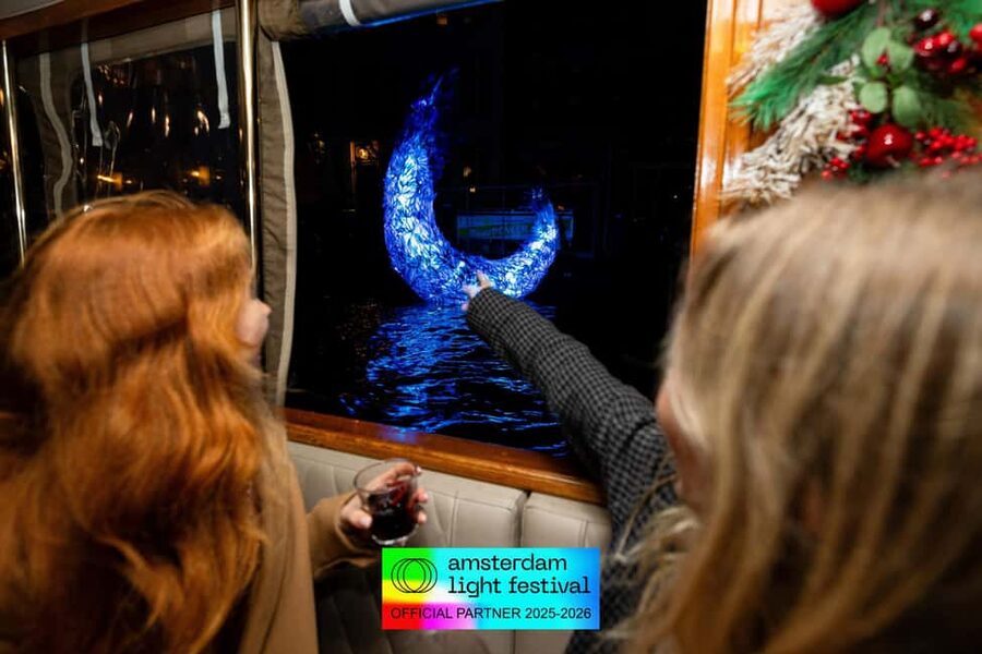 Amsterdam: Light Festival Cruise + Stroopwafel & Hot Choco - Photos, Windows, and Where to Sit for the Best View