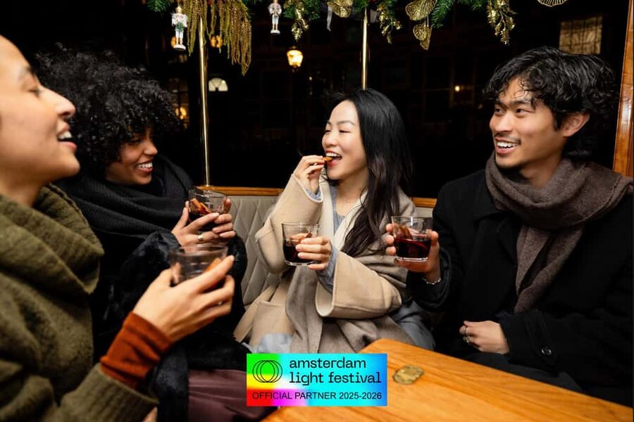 Amsterdam: Light Festival Cruise + Stroopwafel & Hot Choco - Guide Personality Is Part of the Product