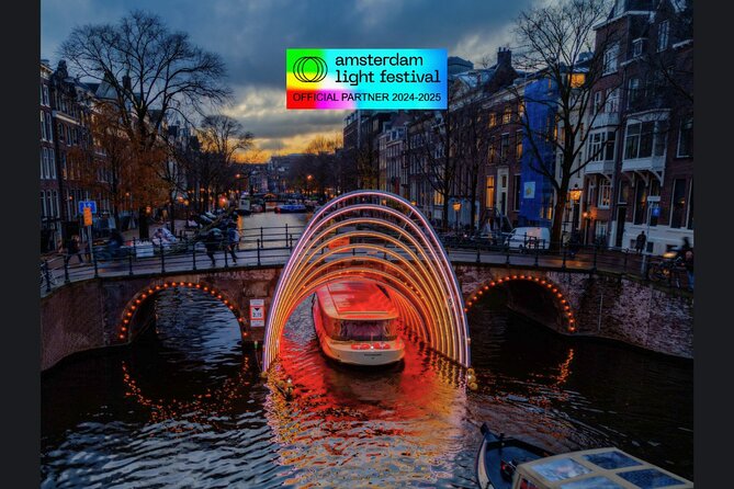 Amsterdam Light Festival: Heated Boat Cruise + Hot Drinks & Bite - How “small group” feels on a covered boat