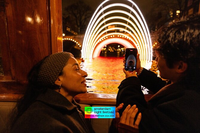 Amsterdam Light Festival: Heated Boat Cruise + Hot Drinks & Bite - Staff and guide energy: what tends to work