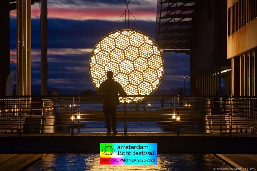 Amsterdam: Light Festival Heated Cruise + Unl Drinks & Snack - Photo and comfort tips that actually help on the water