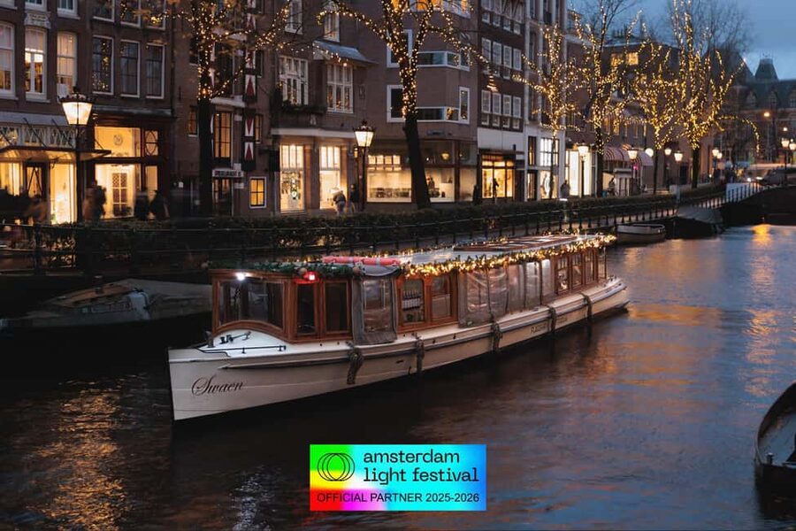 Amsterdam: Light Festival Heated Cruise + Unl Drinks & Snack - Who this cruise fits best (and who might not love it)