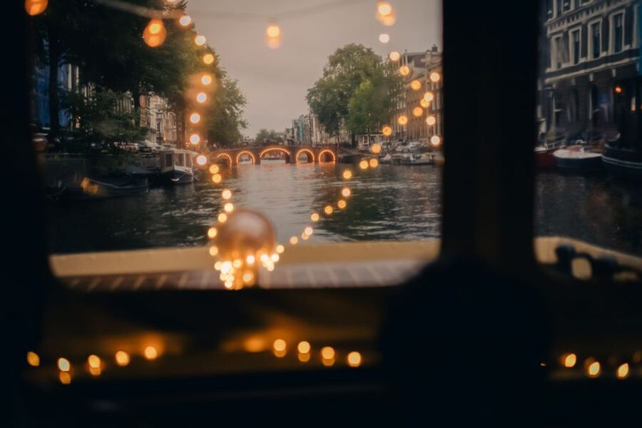 Amsterdam: Light Festival Heated Cruise w/ Drinks & Snacks - Stop-by-Stop: Prins Hendrikkade to Haarlemmersluis