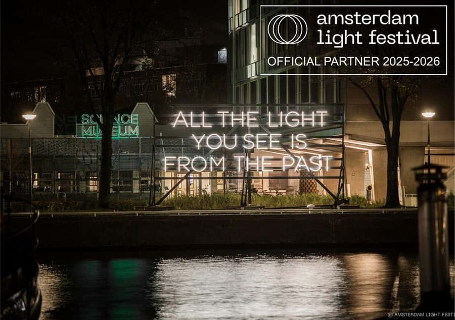 Amsterdam Light Festival Live Commentary & Optional Drinks - Drinks and Stroopwafel: Simple Comfort While the City Glows
