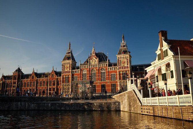 Amsterdam Light Festival: Saloon Boat Cruise + Hot Drinks & Bite - The boat setup: covered comfort, but not always “warm and sheltered”