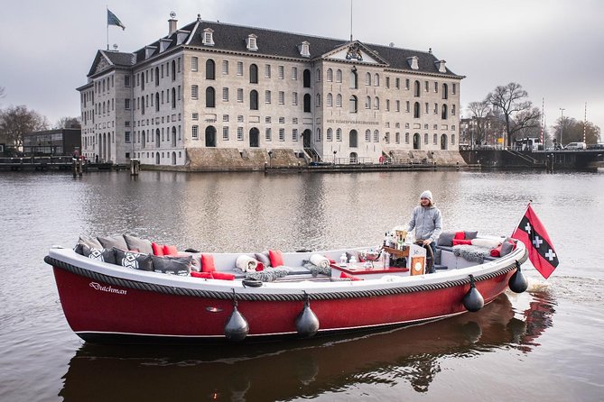 Amsterdam Light Festival: Saloon Boat Cruise + Hot Drinks & Bite - Live guide narration: when it turns lights into stories