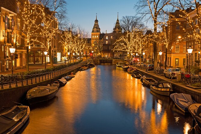 Amsterdam Light Festival Winter Walk with Stroopwafel Workshop - Melly’s StroopWafels Workshop and Hot Chocolate Warm-Up