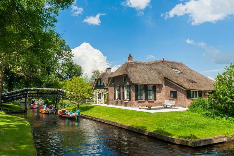 Amsterdam: Live GuideD Giethoorn Boat Tour & Cheese Platter - Key highlights I think you will care about