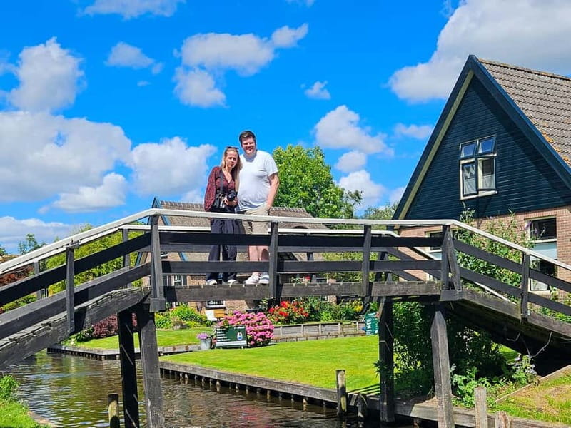 Amsterdam: Live GuideD Giethoorn Boat Tour & Cheese Platter - Free Time in Giethoorn: Use It for Canals, Bridges, and Willig Cheese