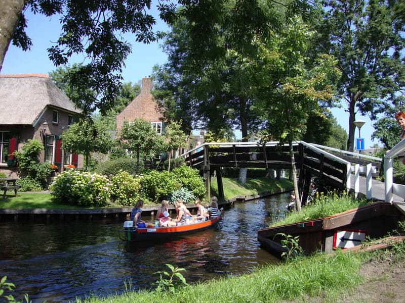 Amsterdam: Live GuideD Giethoorn Boat Tour & Cheese Platter - Should You Book This Giethoorn Boat Tour?