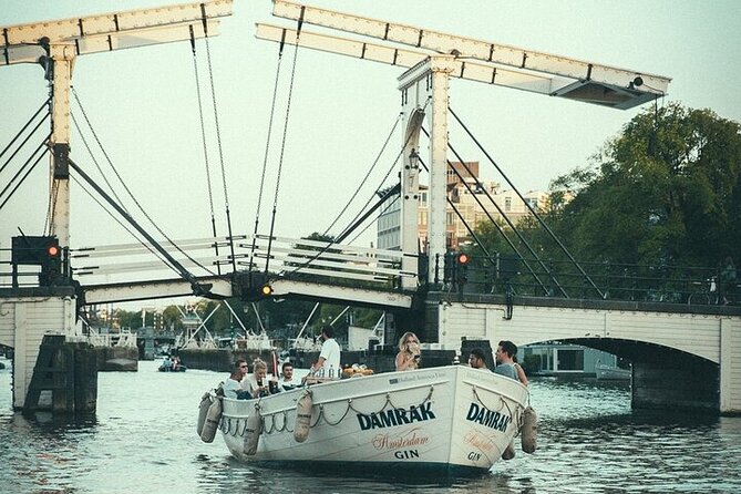 Amsterdam: Luxury Boat Cruise Unlimited Cocktails, Beers & Wines - Electric boat comfort and why the bar setup matters