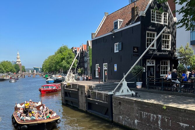 Amsterdam Luxury Boutique Boat tour with Unlimited Beer and Wine - Practical comfort: crowds, questions, and what to wear