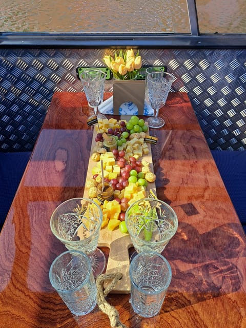 Amsterdam: Luxury Cheese & Wine Canal Cruise - A traditional canal cruise built around Dutch cheese
