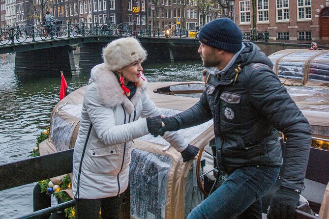 Amsterdam: Luxury Light Festival Cruise Unlimited Drinks Included - Comfort details that make night cruising work (or fail)
