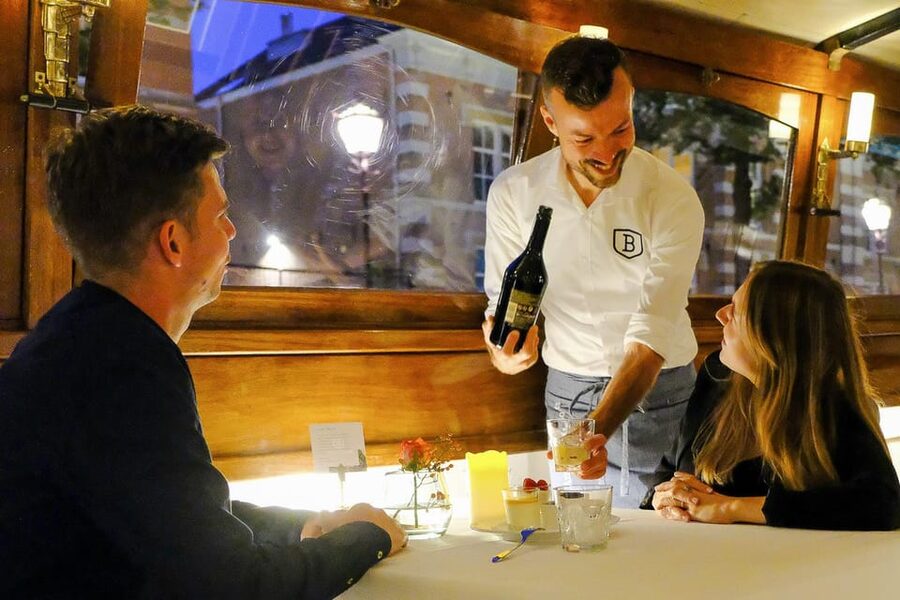 Amsterdam: Luxury Saloon Boat Cruise with 3-Course Dinner - Aperitif Welcome: The Pre-Dinner Pace Setter