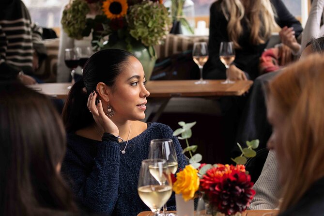 Amsterdam: Luxury Saloon Boat Cruise with Cocktails & Waffle - Your canal route: major landmarks without the tour-bus grind
