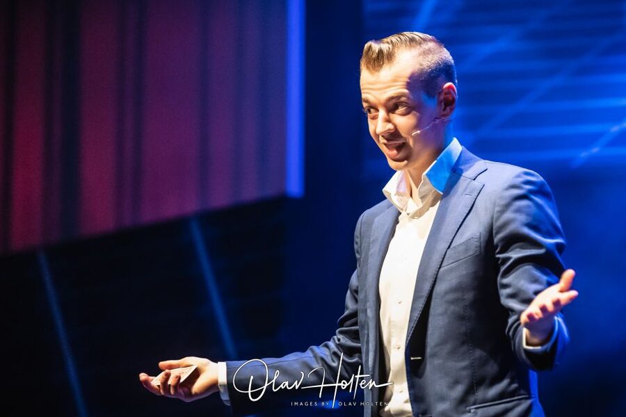 Amsterdam: Magic Show - Rozengracht 117 and a 1920s Cabaret Feel You Actually Feel