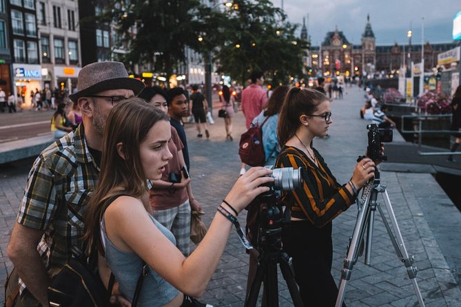 Amsterdam Night Photography Workshop with a Professional - How the pro helps you get long exposures right