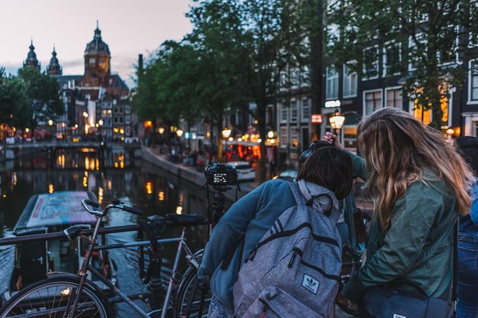 Amsterdam Night Photography Workshop with a Professional - Small-group help (max 5) and why it feels easier