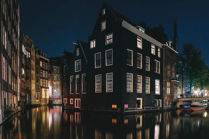 Amsterdam Night Photography Workshop with a Professional - Timing and meeting at Stationsplein near Centraal