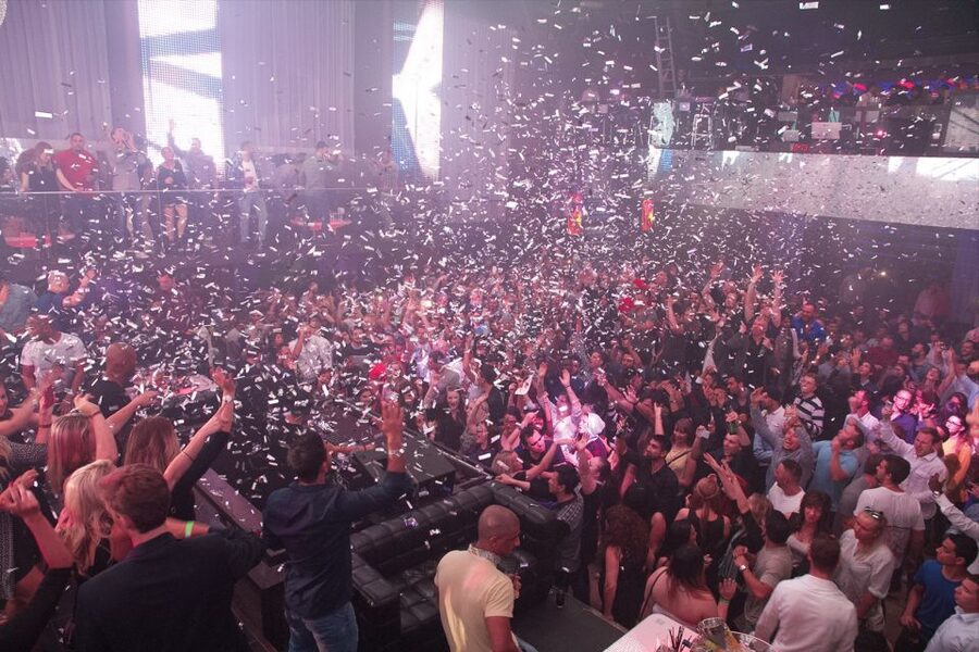 Amsterdam: Nightlife Scene 1, 2, or 3-7 Day Ticket - Picking your clubs: from casino lounges to themed party spots