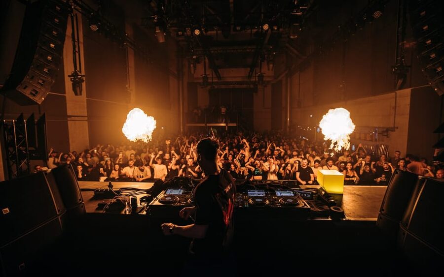Amsterdam: Nightlife Scene 1, 2, or 3-7 Day Ticket - What you really get for the money: club entry plus perks