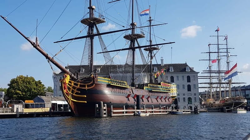 Amsterdam: Off the Beaten Path Bike Tour in French - The Jewish Quarter and WWII remembrance: moving, guided, and specific