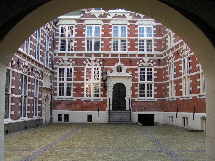 Amsterdam Old City Private Walking Tour - Old Church and Oude Manshuispoort: the stops that feel less touristy