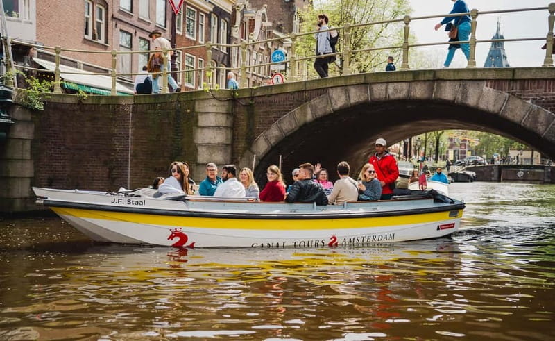Amsterdam: Open Boat Canal Cruise (with Free Spritz Option) - Key reasons this canal hour works