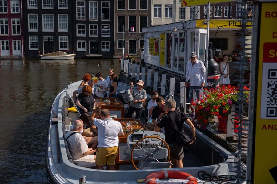 Amsterdam: Open Boat Canal Cruise (with Free Spritz Option) - Drinks and the Spritz special: how to do it right