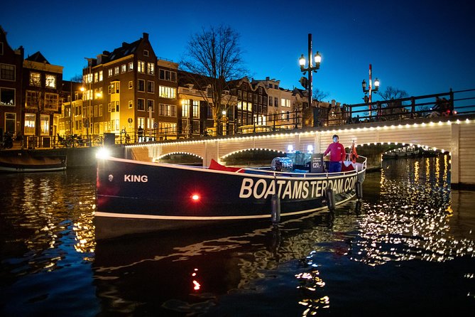 Amsterdam Open Boat Cruise in Old City Center with Live Guide - A unique vantage point: using the cruise as your orientation tool