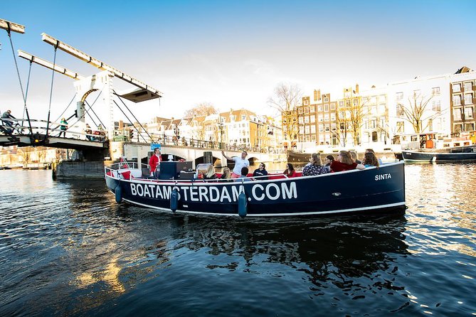 Amsterdam Open Boat Cruise with Live Guide and Two Drinks - Herengracht and Prinsengracht: where architecture feels personal