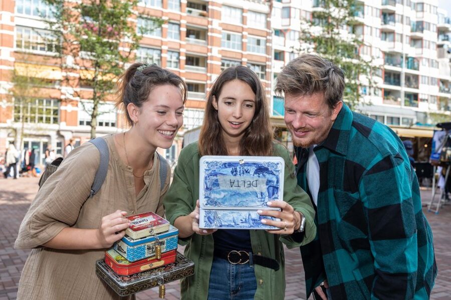 Amsterdam: "Operation 45 " Treasure Hunt Walking Tour - The old Jewish District route: wandering with a reason