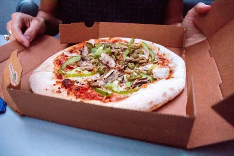 Amsterdam: Original Pizza Dinner Cruise + Unlimited Drinks - Pizza and Drinks: How the Dinner Actually Works