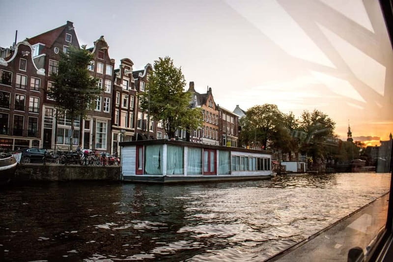 Amsterdam: Original Pizza Dinner Cruise + Unlimited Drinks - The Canal Route: From Centraal to the Skinny Bridge