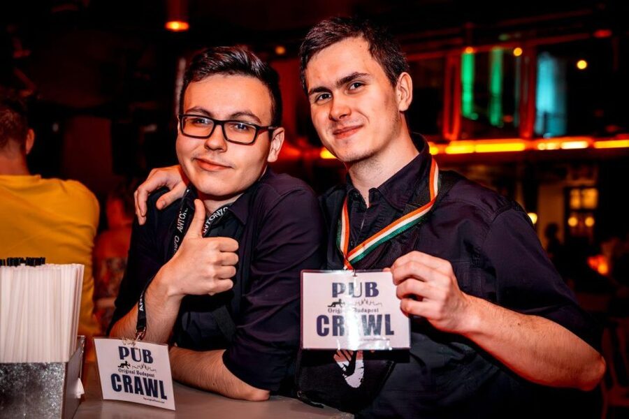 Amsterdam: Original Pub Crawl Party with VIP Entrance - The Waterhole start: first drinks, first friends
