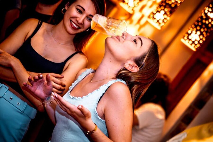 Amsterdam: Original Pub Crawl Party with VIP Entrance - What you do in each stop (and what you should expect)