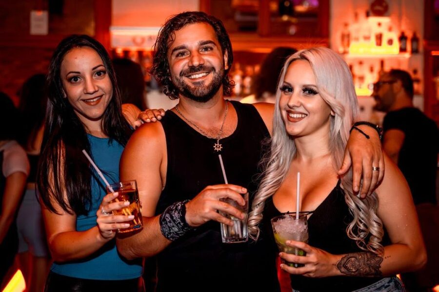 Amsterdam: Original Pub Crawl Party with VIP Entrance - Dress code and ID rules that can stop your night early