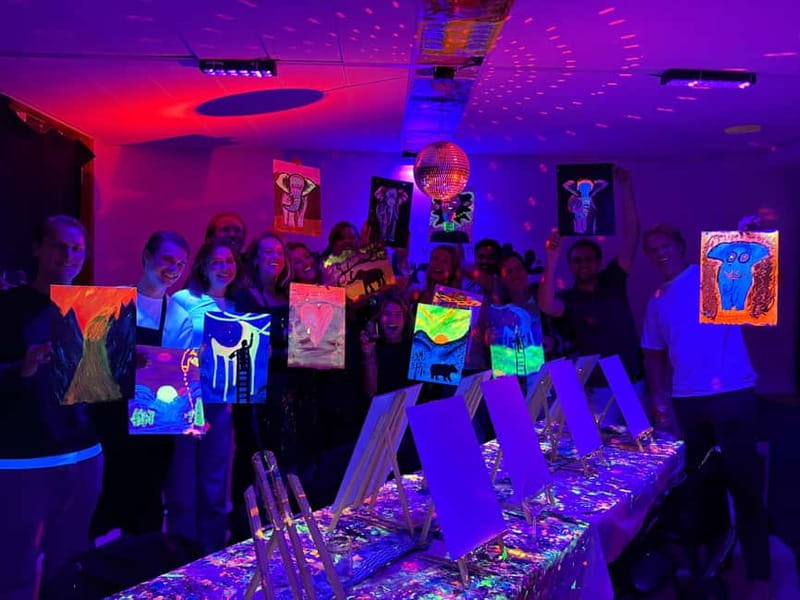 Amsterdam: Paint and Sip in the Dark at Rembrandt van Wine - Bottomless Sip Setup: Drinks, Music, and the Party Pace