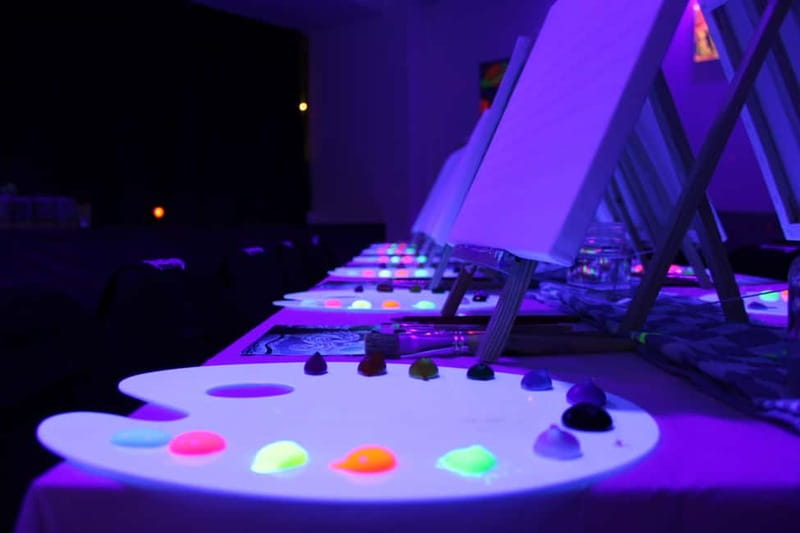 Amsterdam: Paint and Sip in the Dark at Rembrandt van Wine - Your 2-Hour Flow: From Check-In to Take-Home Art