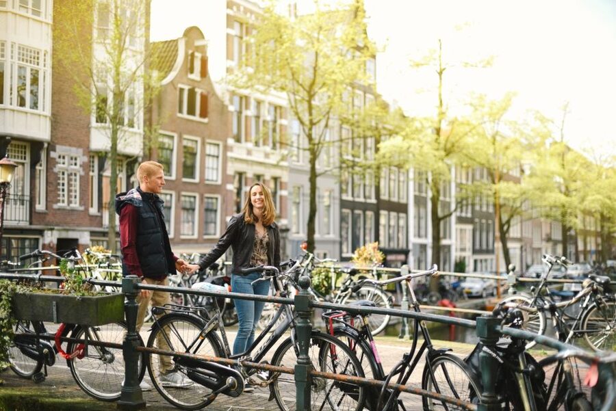 Amsterdam: Personal Travel & Vacation Photographer - What to Wear and Bring So Photos Look Natural