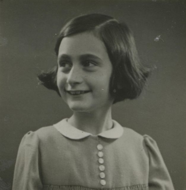 Amsterdam: Private Anne Frank and Jewish History Tour - The Jewish Quarter walk: 16th-century refuge to 1940s fear