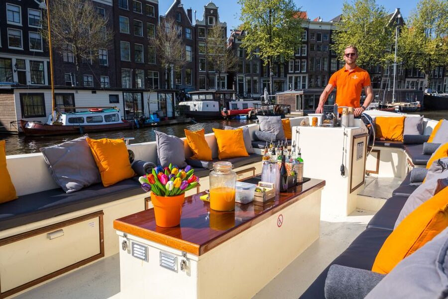 Amsterdam: Private BBQ Cruise with Personal Chef & Drinks - The canal route: Herengracht, Keizersgracht, Prinsengracht, and Red Light views