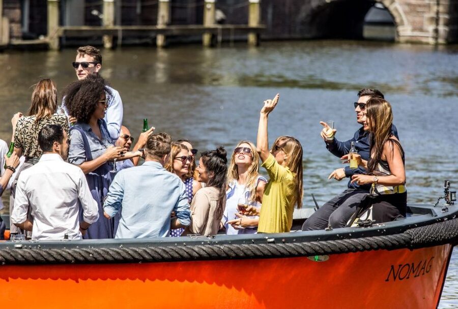 Amsterdam: Private BBQ Cruise with Personal Chef & Drinks - The onboard vibe: no music on Amsterdam canals