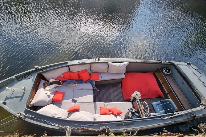 Amsterdam Private Boat Tour With Drinks - EN ES FR - The Classic White Drawbridge: Photos, Legends, and Romance