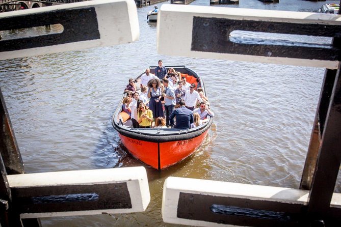 Amsterdam Private Boat Trip With Skipper, Burger and Beers - Stop-by-stop: what you’ll spot during the canal ride