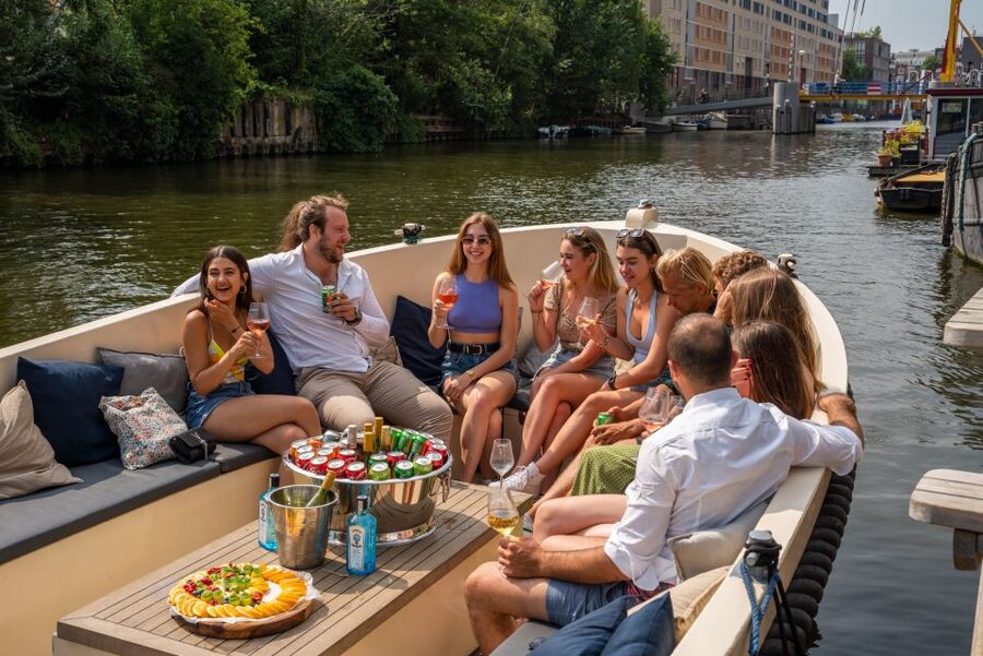 Amsterdam: Private Canal Booze Cruise with Unlimited Drinks - Guides and hosts: what you’re actually buying besides scenery