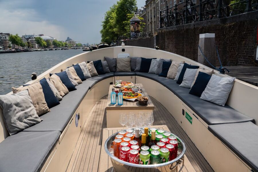 Amsterdam: Private Canal Booze Cruise with Unlimited Drinks - A 1-hour private booze cruise on the Amstel canal network