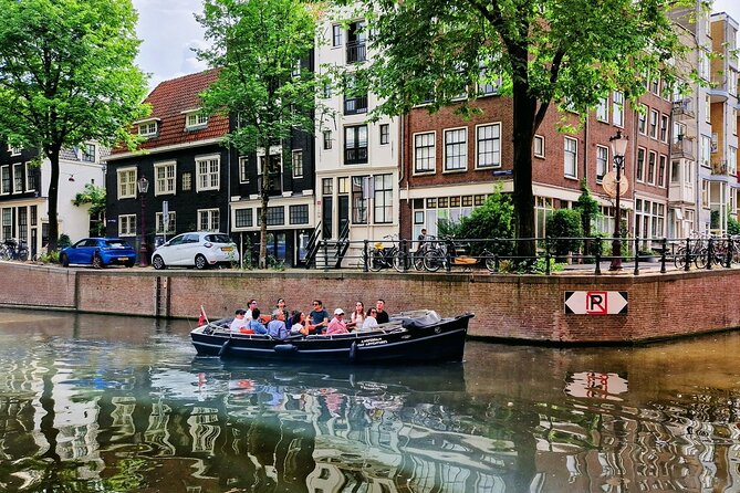 Amsterdam Private Canal Cruise – 90 Minutes through the Old City - Wrapping up on the Amstel: Skinny Bridge and a clean finish